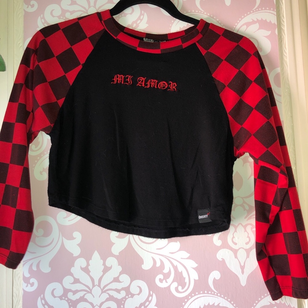 Omighty mi amor black & red checkered long sleeve crop top